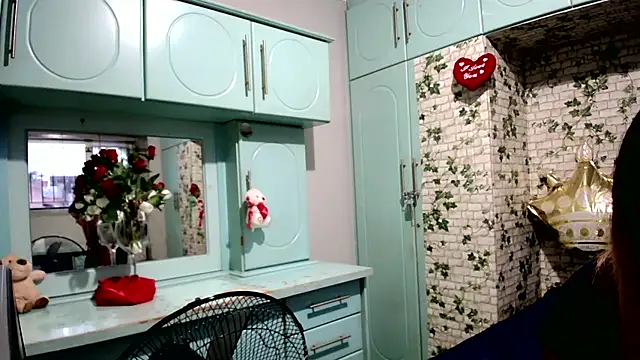 Snapshot of Indian_candy9 chatting on 11/10/25, 04:17 Indian candy9 online show from 11/10/25, 04:17