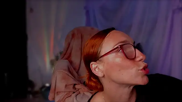 Snapshot of _lh_ chatting on 12/10/24, 11:11 lh online show from 12/10/24, 11:11