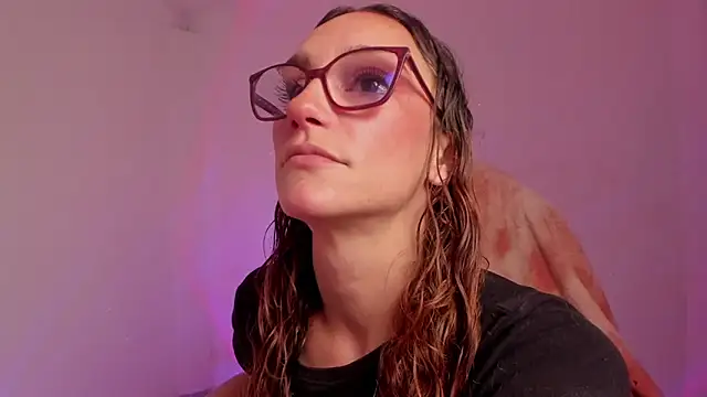 Snapshot of _lh_ chatting on 09/18/25, 01:35 lh online show from 09/18/25, 01:35