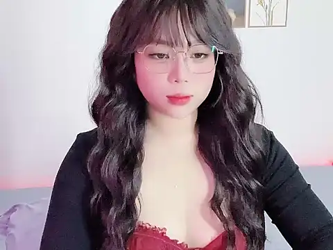 Snapshot of __Lyly__ chatting on 10/28/25, 02:15 Lyly online show from 10/28/25, 02:15