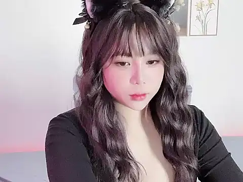 Snapshot of __Lyly__ chatting on 11/05/25, 01:27 Lyly online show from 11/05/25, 01:27