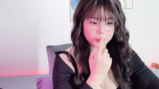 Snapshot of __Lyly__ chatting on 12/04/25, 02:10 Lyly online show from 12/04/25, 02:10