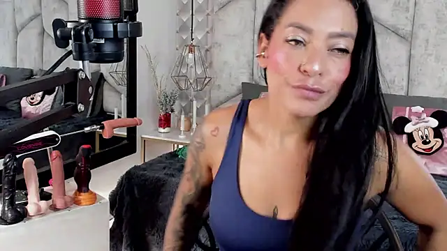 NiicolleMiller online show from 11/13/25, 12:15