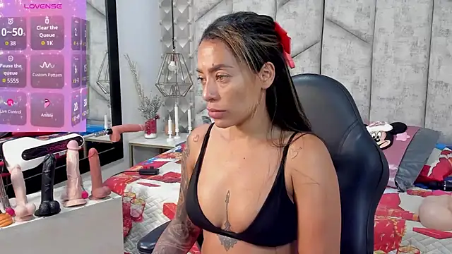 NiicolleMiller online show from 12/17/25, 11:27