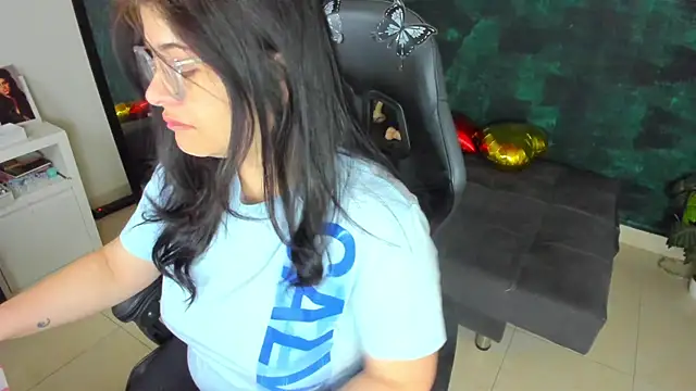 Snapshot of BellaFlaming chatting on 12/26/24, 10:26 BellaFlaming online show from 12/26/24, 10:26