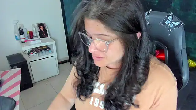 Snapshot of BellaFlaming chatting on 01/06/25, 11:51 BellaFlaming online show from 01/06/25, 11:51