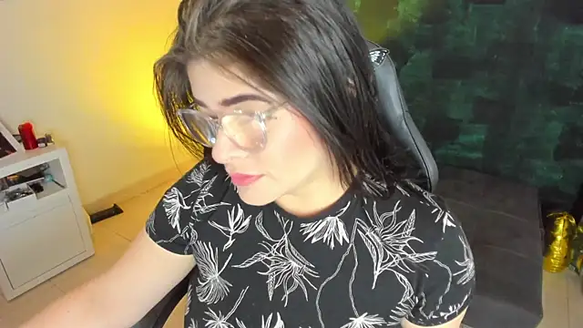 Snapshot of BellaFlaming chatting on 01/28/25, 11:06 BellaFlaming online show from 01/28/25, 11:06