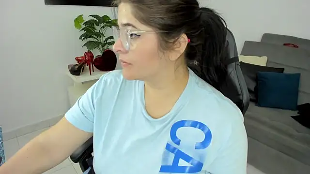 Snapshot of BellaFlaming chatting on 02/15/25, 09:15 BellaFlaming online show from 02/15/25, 09:15