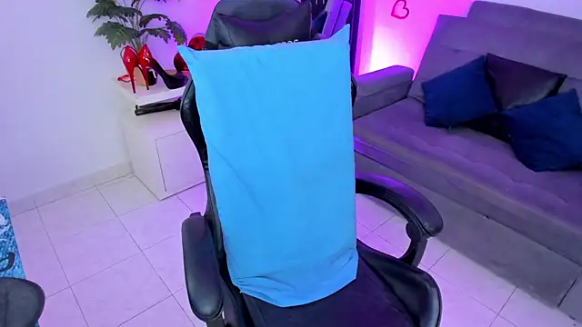 Snapshot of BellaFlaming chatting on 03/21/25, 01:45 BellaFlaming online show from 03/21/25, 01:45