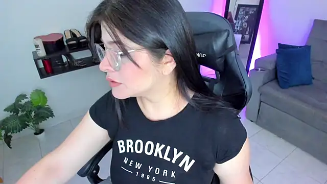 Snapshot of BellaFlaming chatting on 09/20/25, 11:11 BellaFlaming online show from 09/20/25, 11:11