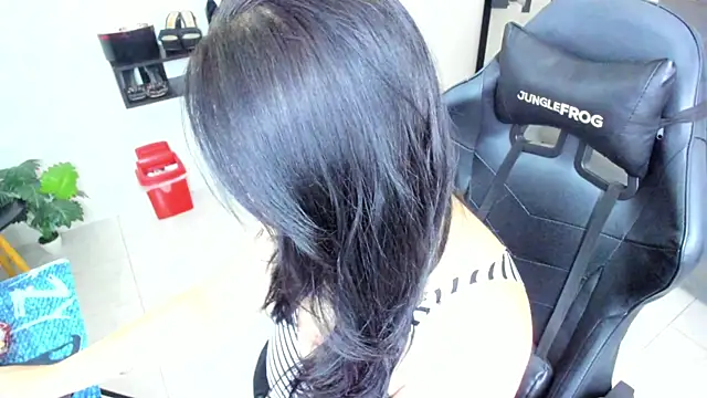 BellaFlaming online show from 11/25/25, 11:21