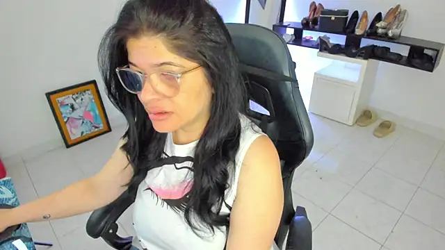 Snapshot of BellaFlaming chatting on 04/21/26, 10:54 BellaFlaming online show from 04/21/26, 10:54