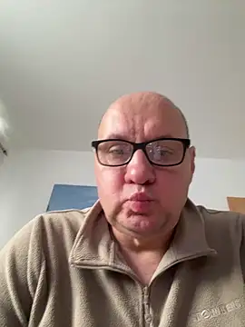 vanjbi45 online show from 10/31/25, 02:18