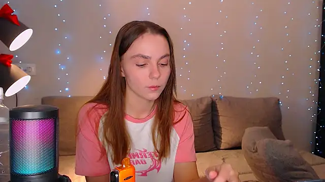 Snapshot of juliaanddima chatting on 12/18/24, 10:35 juliaanddima online show from 12/18/24, 10:35
