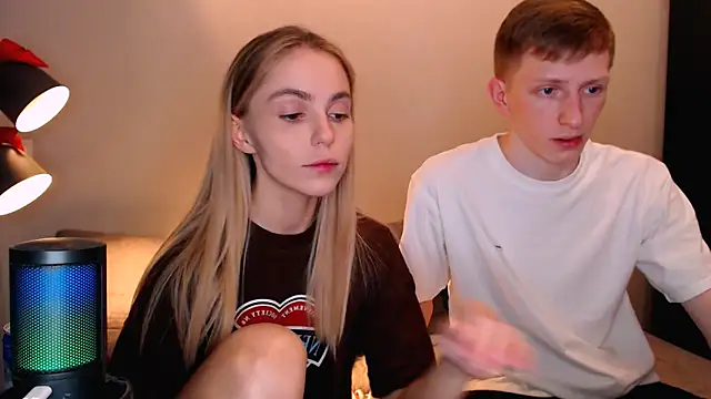 juliaanddima online show from 11/11/25, 10:10