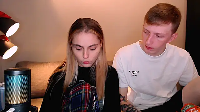 juliaanddima online show from 11/12/25, 10:09