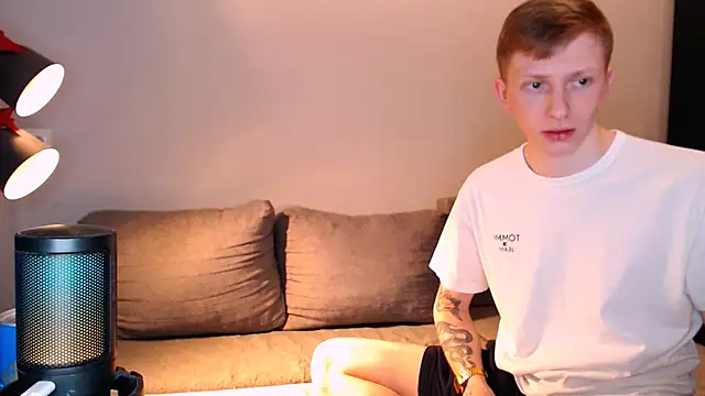 juliaanddima online show from 11/24/25, 09:42