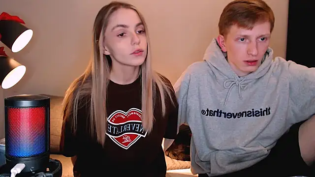 juliaanddima online show from 12/14/25, 10:36