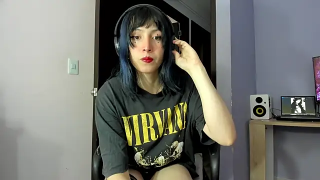 Snapshot of Room312_ chatting on 04/25/26, 01:03 Room312 online show from 04/25/26, 01:03
