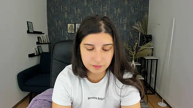 Snapshot of Linda_EX chatting on 12/02/24, 07:47 Linda EX online show from 12/02/24, 07:47