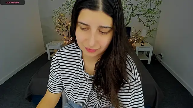 Snapshot of Linda_EX chatting on 02/08/25, 07:37 Linda EX online show from 02/08/25, 07:37