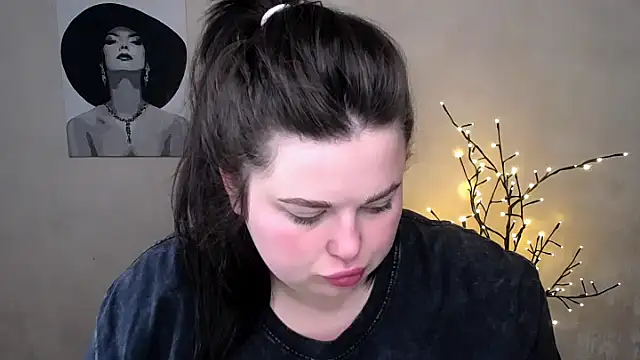 Emily Mo online show from 09/09/25, 05:40