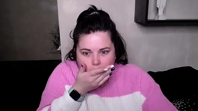 Emily Mo online show from 10/12/25, 05:17