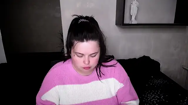 Emily Mo online show from 10/18/25, 05:32