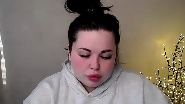 Emily Mo online show from 11/25/25, 06:57