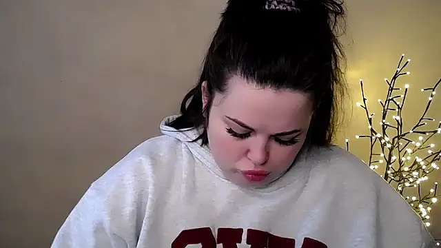 Emily Mo online show from 11/26/25, 06:36