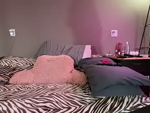 Snapshot of 1Lustfully_yours chatting on 03/15/26, 02:06 1Lustfully yours online show from 03/15/26, 02:06