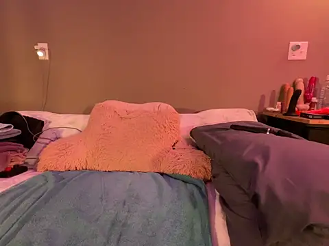 Snapshot of 1Lustfully_yours chatting on 04/14/26, 03:07 1Lustfully yours online show from 04/14/26, 03:07