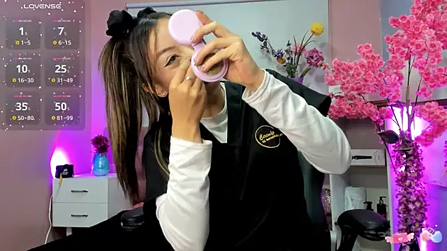 mia thompsonn  online show from 10/08/25, 02:36