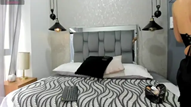 Snapshot of mia_thompsonn_ chatting on 06/19/26, 02:10 mia thompsonn online show from 06/19/26, 02:10