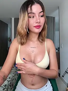 Snapshot of Your_Honeey chatting on 12/24/24, 05:44 Your Honeey online show from 12/24/24, 05:44