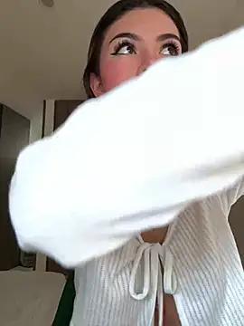 Snapshot of Your_Honeey chatting on 01/19/25, 09:34 Your Honeey online show from 01/19/25, 09:34