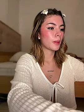 Snapshot of Your_Honeey chatting on 01/20/25, 12:36 Your Honeey online show from 01/20/25, 12:36