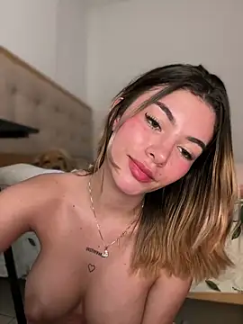 Snapshot of Your_Honeey chatting on 01/25/25, 11:32 Your Honeey online show from 01/25/25, 11:32