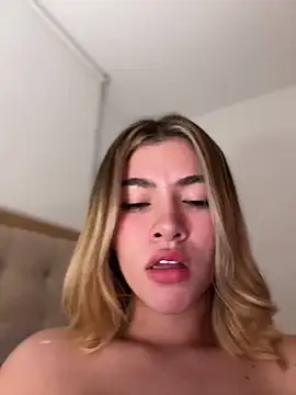 Snapshot of Your_Honeey chatting on 02/15/25, 06:12 Your Honeey online show from 02/15/25, 06:12