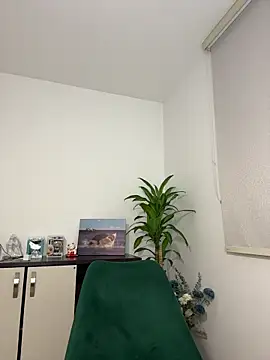 Snapshot of Your_Honeey chatting on 11/04/25, 12:21 Your Honeey online show from 11/04/25, 12:21