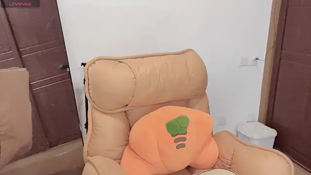 4uoki online show from 09/14/25, 01:21