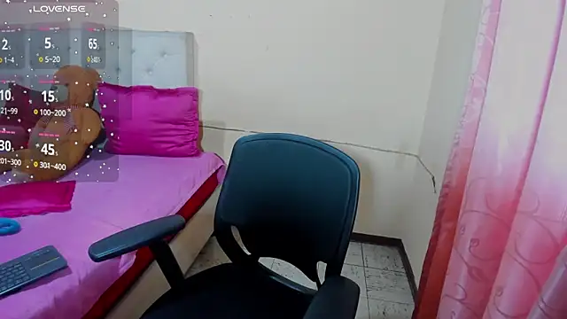 Snapshot of sweet1Girl chatting on 12/23/24, 02:17 sweet1Girl online show from 12/23/24, 02:17