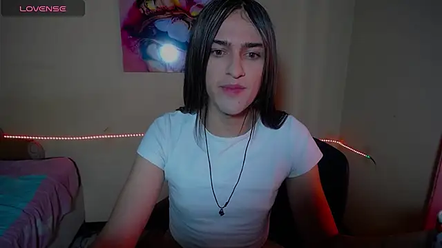 Snapshot of sweet1Girl chatting on 02/15/25, 08:01 sweet1Girl online show from 02/15/25, 08:01