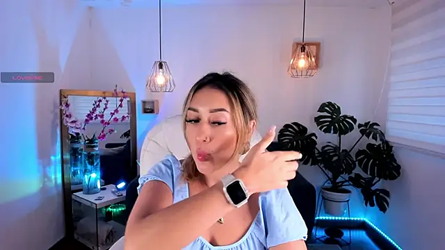 Snapshot of dina_ride chatting on 12/13/24, 12:28 dina ride online show from 12/13/24, 12:28