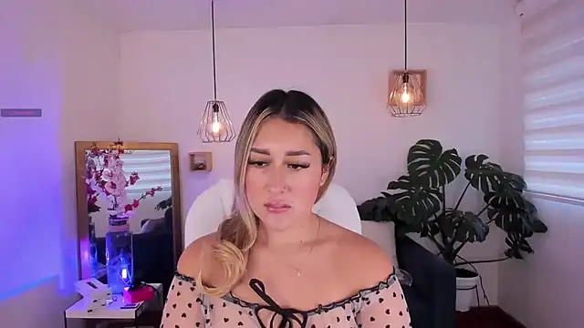 Snapshot of dina_ride chatting on 09/19/25, 12:39 dina ride online show from 09/19/25, 12:39