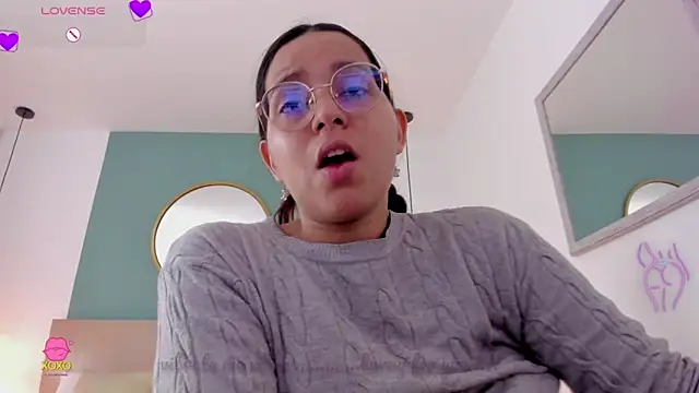 Snapshot of lucy_blue28 chatting on 05/04/26, 12:56 lucy blue28 online show from 05/04/26, 12:56
