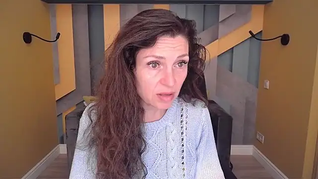 Snapshot of EllaLong chatting on 04/18/26, 11:25 EllaLong online show from 04/18/26, 11:25