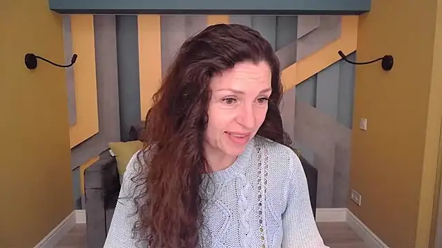 Snapshot of EllaLong chatting on 04/19/26, 11:42 EllaLong online show from 04/19/26, 11:42
