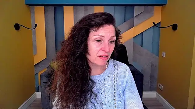Snapshot of EllaLong chatting on 04/24/26, 11:34 EllaLong online show from 04/24/26, 11:34