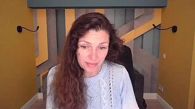 Snapshot of EllaLong chatting on 05/03/26, 11:27 EllaLong online show from 05/03/26, 11:27